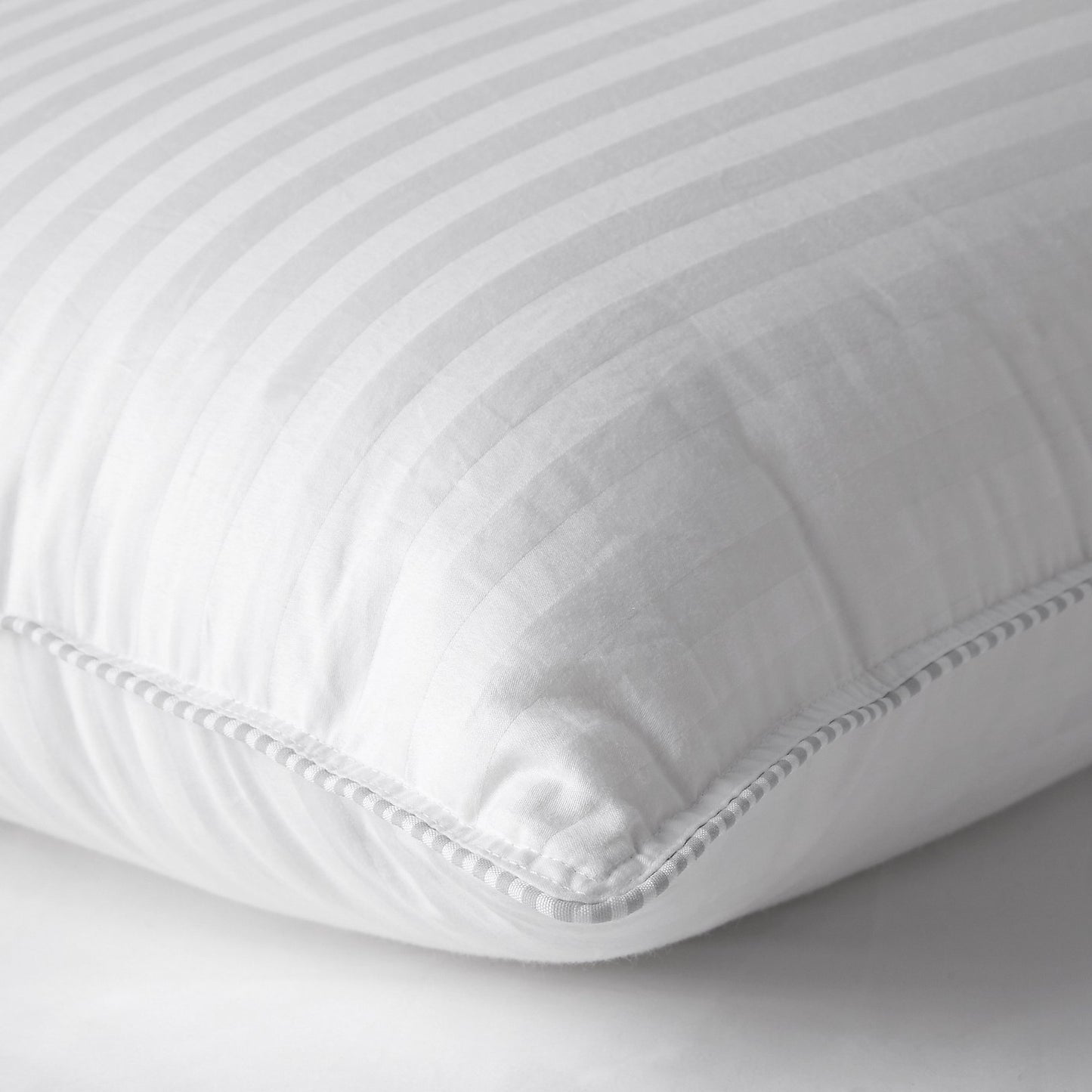 Domus Luxury Memory Foam Pillow